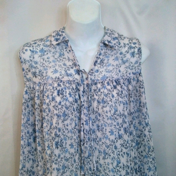 Lauren Conrad V-Neck Sleeveless Blouse,XL - Picture 5 of 7